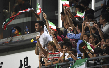Kobiety na trybunach stadionów. Delegacja FIFA w Iranie