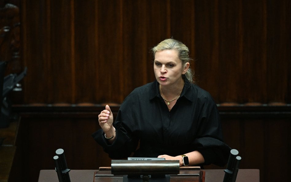 Minister edukacji Barbara Nowacka na sali plenarnej Sejmu w Warszawie