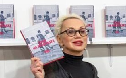 Autorka na stoisku wydawnictwa Świat Książki