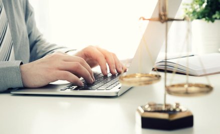 Rozwiązania informatyczne w kancelariach a rozliczenia z klientami i obsługa płatności