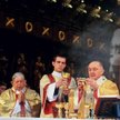 Abp Kazimierz Nycz (z prawej) przypominał, że dla 98 proc. młodzieży największą wartością jest rodzi