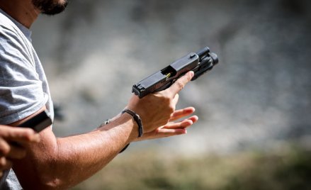 Podczas jednej z kłótni sięgnął po pistolet gazowy i strzelił w kierunku sąsiada