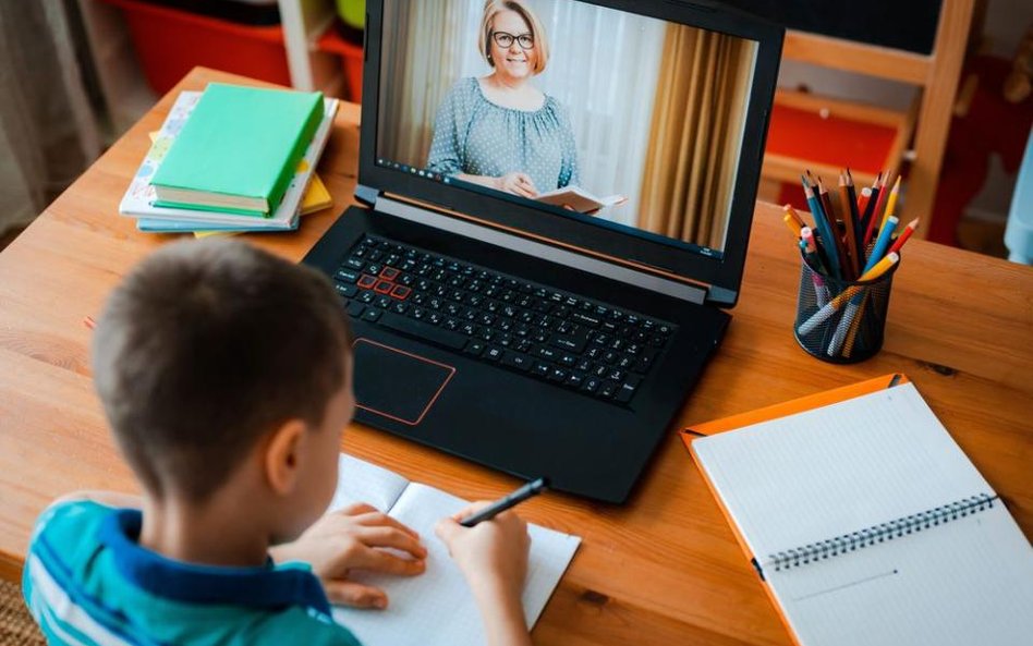 Dane osobowe uczniów i nauczycieli w czasie lekcji przez internet