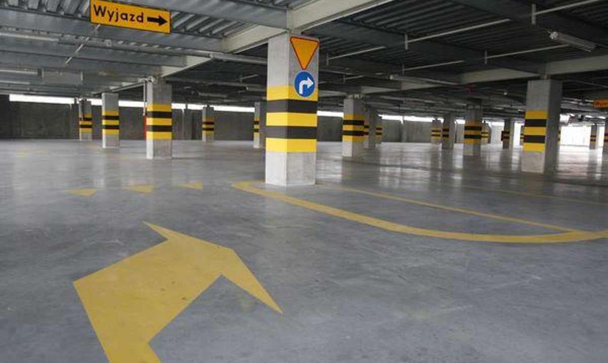 Czy abonament za parking pracownika jest kosztem rp.pl