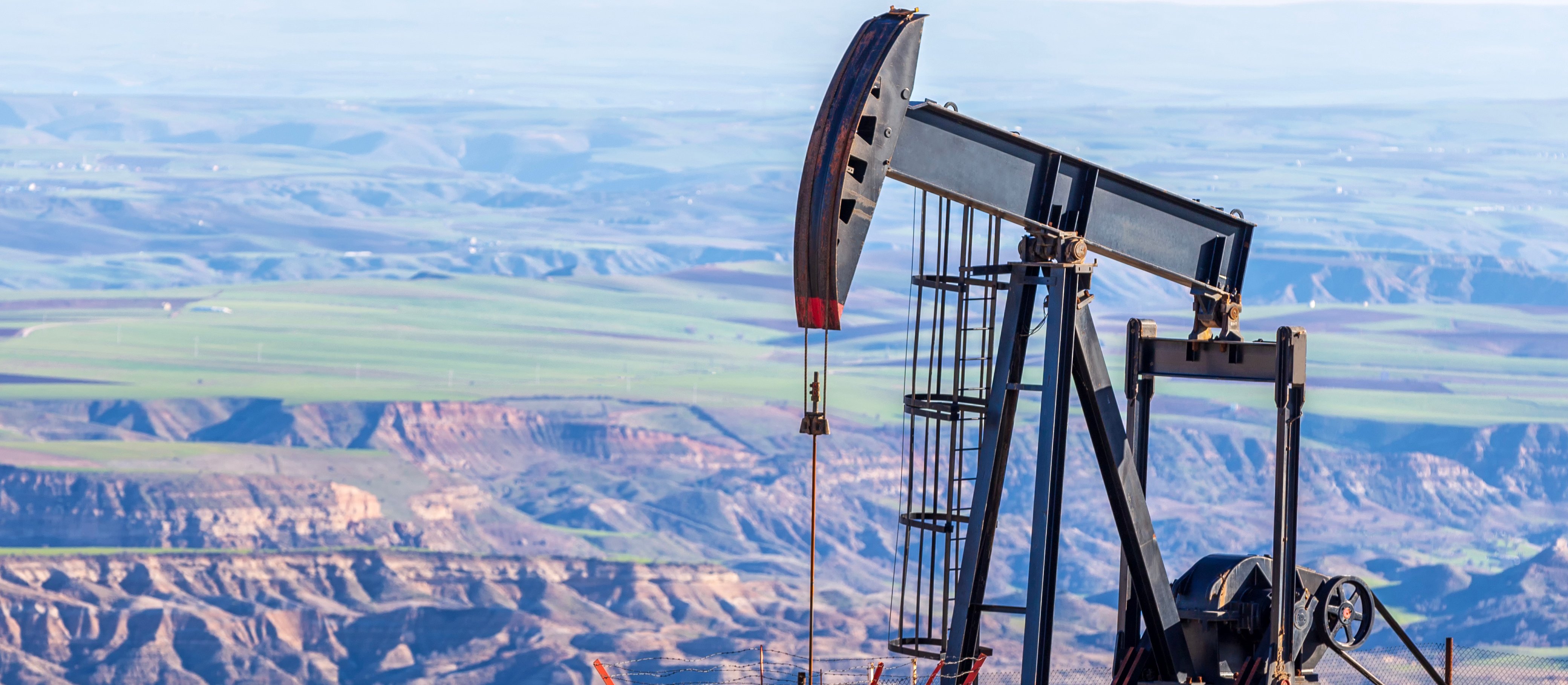 Ataki w Zatoce Perskiej wstrząsają rynkiem ropy. Polska liczy zapasy paliw