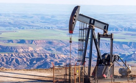 Skok cen ropy o 29 proc. od początku konfliktu. Co dalej z paliwami?