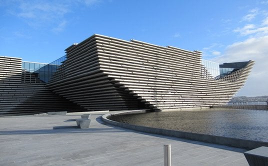 V&amp;A Dundee, muzeum designu w szkockim mieście Dundee, pierwszy w Wielkiej Brytanii budynek proje