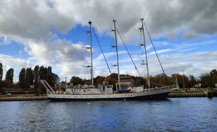 „Oceania” to żaglowiec należący do Instytutu Oceanologii Polskiej Akademii Nauk.