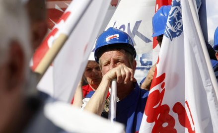 Zmniejszenie liczebności związku zawodowego skutkuje z opóźnieniem