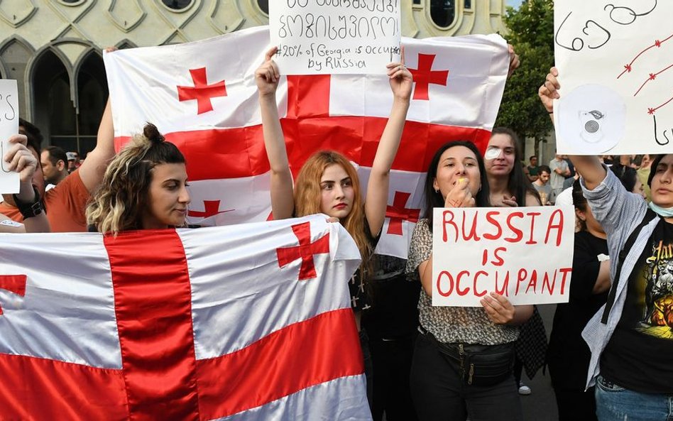 Gruzja: Demonstranci znów przed parlamentem. Domagają się dymisji szefa MSW