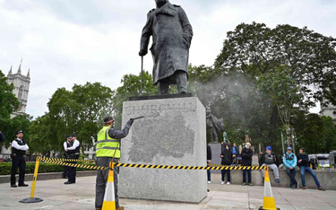 Johnson broni pomnika Churchilla. "Nie wypaczajmy historii"