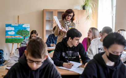 Zajęcia prowadzone po ukraińsku dla dzieci uchodźców w specjalnie utworzonej klasie w I Liceum Ogóln