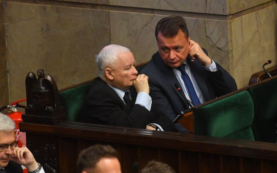 Prezes PiS Jarosław Kaczyński i wicepremier Mariusz Błaszczak w Sejmie, 14 czerwca