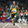 Oscar Pistorius  wygrywa finał męskiej sztafety  podczas Igrzysk Paraolimpijskich w Londynie w 2012 