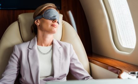 Eksperci zdecydowanie odradzają spożywanie alkoholu podczas podróży samolotem - szczególnie tych dłu