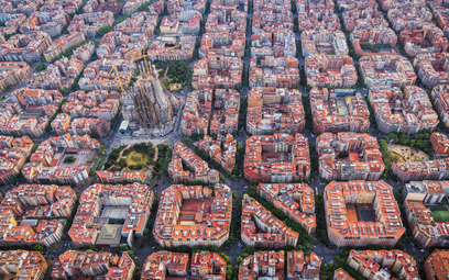 Dachy w Barcelonie zostaną przemalowane na biało? Ma to pomóc w walce z upałami