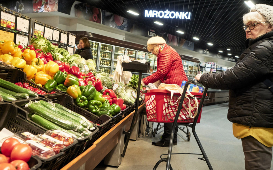 Sklepy spożywcze mocno walczą dzisiaj o uwagę klientów. Głównie promocjami i innymi tego typu akcjam