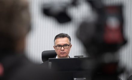 Sędzia Henryk Komisarski na sali Sądu Apelacyjnego w Poznaniu ogłosił wyrok w sprawie Mirosława R. p