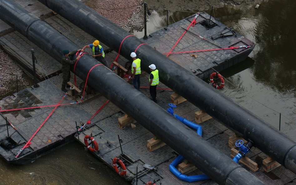 Rozbiorą most pontonowy, ścieki znów trafią do Wisły