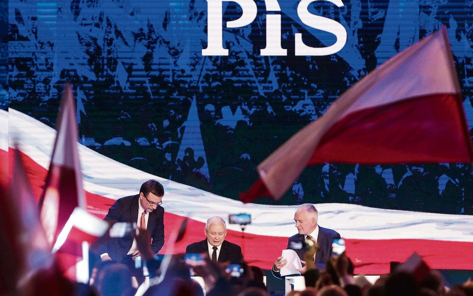 Entuzjazm, powiewające sztandary, wielkie projekty... W Zjednoczonej Prawicy to już zapomniana przes