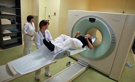 W kraju jest już kilka nowoczesnych aparatów do diagnostyki PET. Na zdjęciu: pierwszy zabieg z jego 