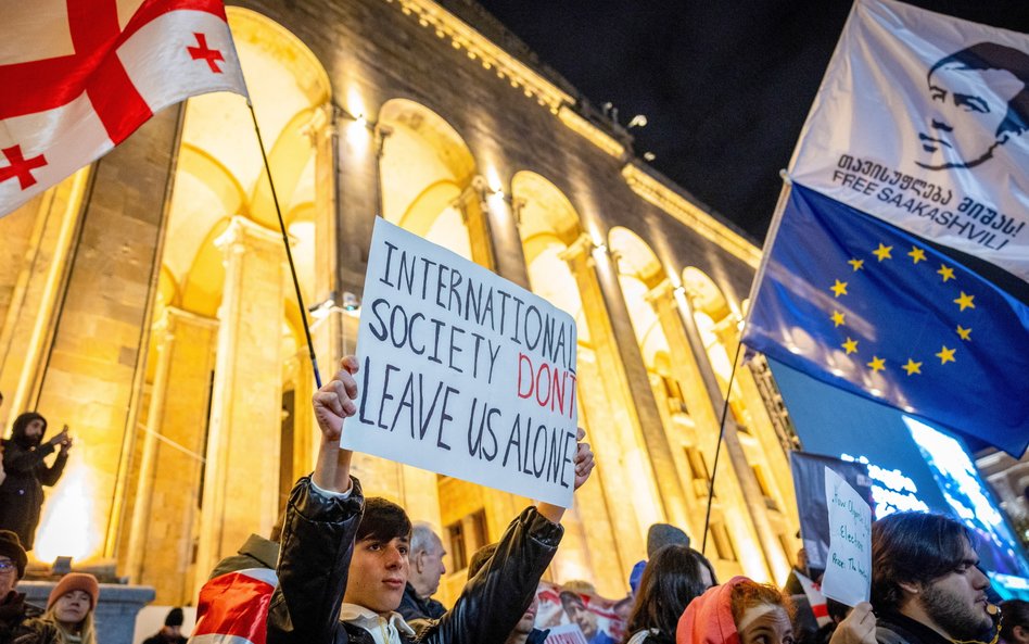 Protest w Tbilisi przeciwko sfałszowanym 27 października - zdaniem opozycji - wyborom parlamentarnym