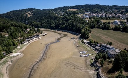 Jezioro Brenets na granicy Szwajcarii i Francji niemal całkowicie wyschło