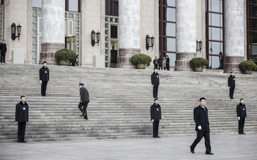 Wielka Hala Ludowa w Pekinie przed otwarciem piątej sesji 12. Narodowego Kongresu Ludowego Chin.