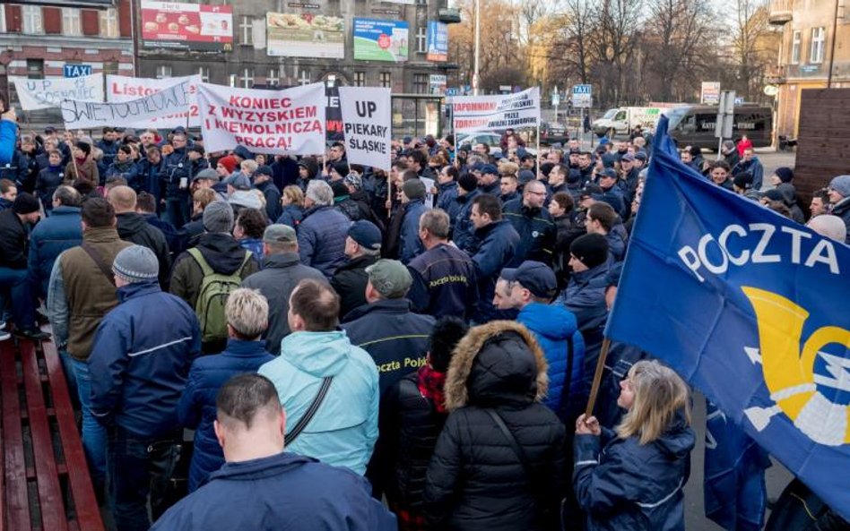 Protest pracowników Poczty Polskiej w Katowicach