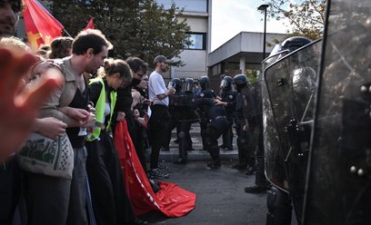 Starcie między policją a demonstrantami podczas protestu licealistów w Saint-Denis we Francji