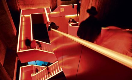 Kopalnia Zollverein w Essen, wnętrze klatki schodowej Muzeum Zagłębia Ruhry projektu holenderskiego 