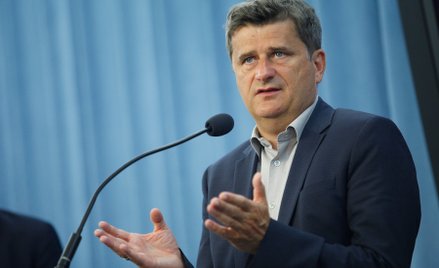 Palikot pędzi beczki z Okowitą