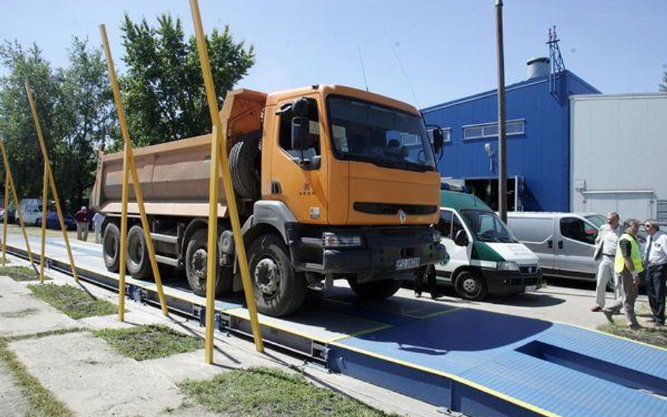 Kierowcy pojazdów którymi przewożą cięższe niż dozwolone ładunki zapłacą wysokie kary