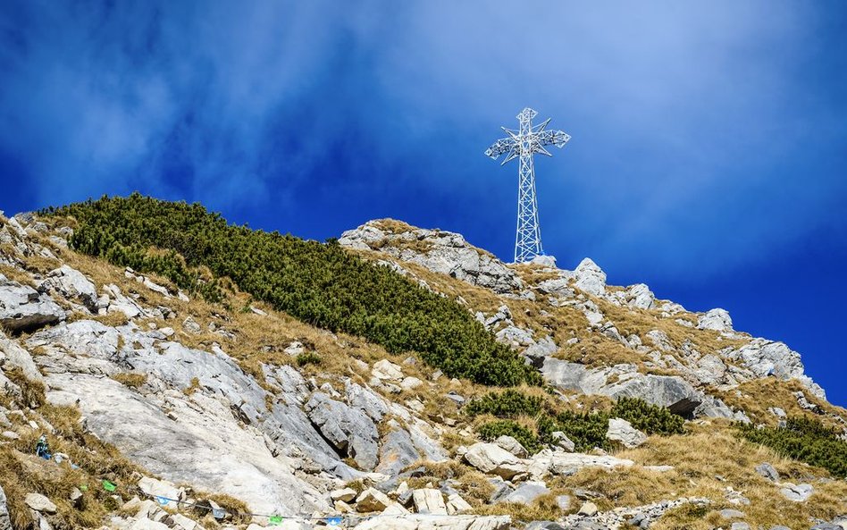 Zakopane: Wierni przeproszą Boga za tęczę i plakat Andrzeja Dudy na Giewoncie. "Obce flagi"