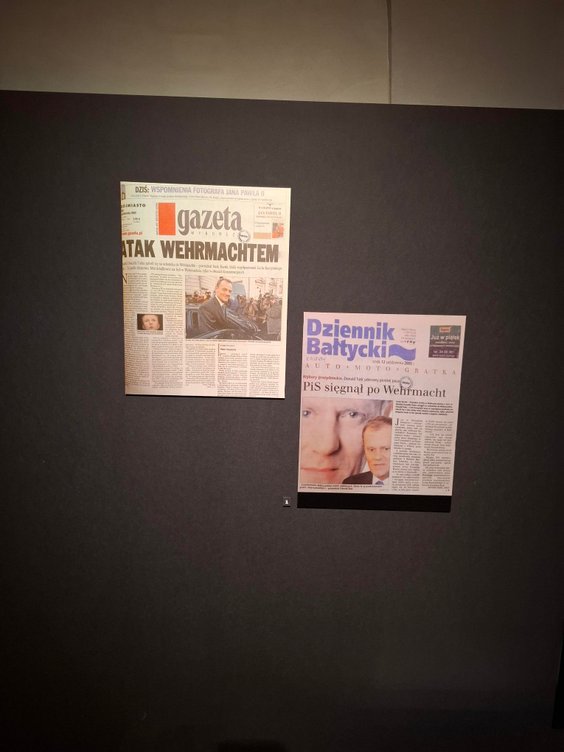 Okładki dwóch gazet z wystawy „Nasi chłopcy” w Muzeum Gdańska