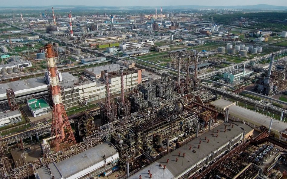 Największa petrochemia Rosji przechodzi w ręce ludzi Putina