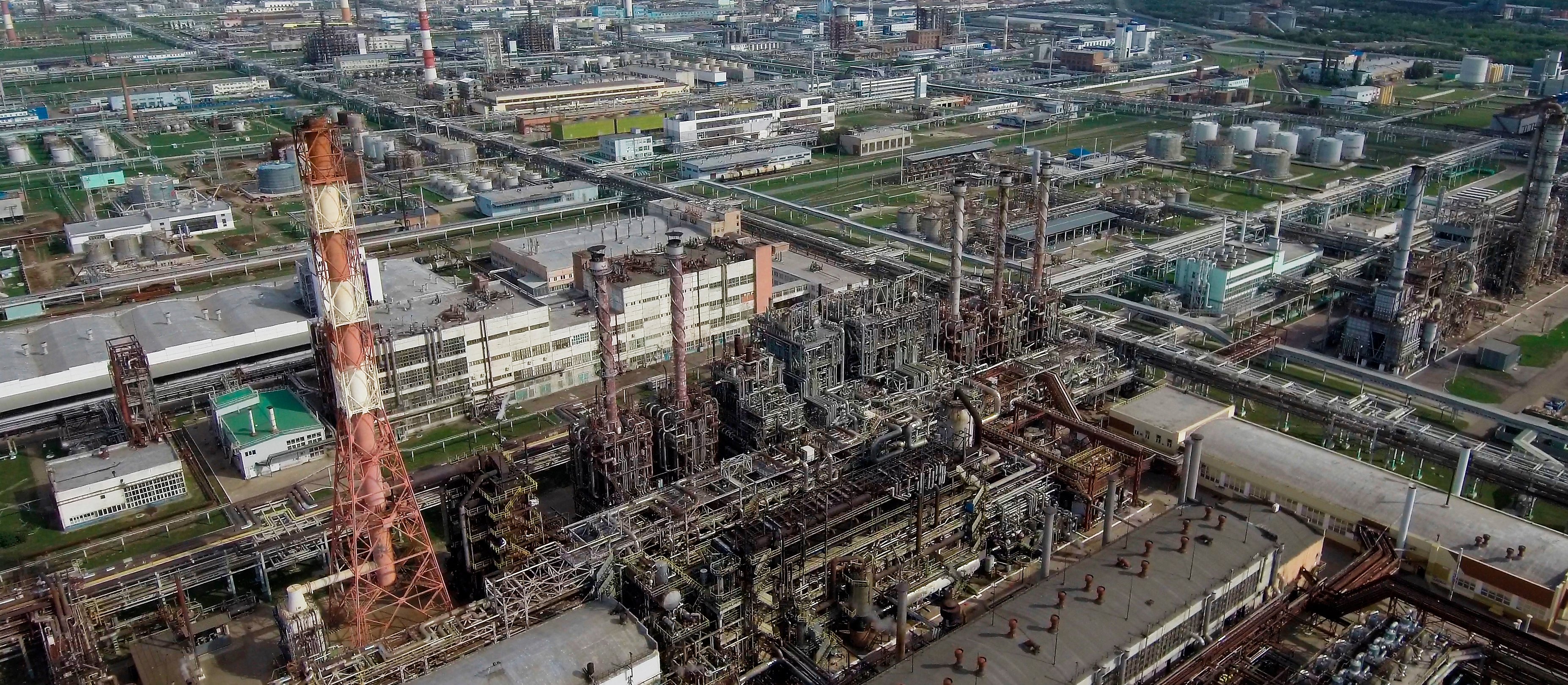 Największa petrochemia Rosji przechodzi w ręce ludzi Putina