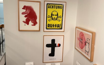Na wystawie można znaleźć m.in. odniesienia do ataku Rosji na Ukrainę