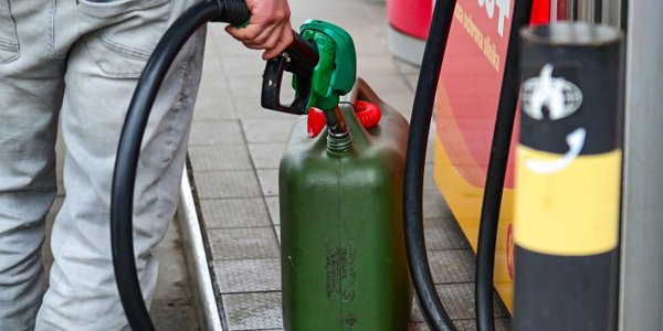 Przy zakupie benzyny w święta promocje pozwolą zejść poniżej 6 zł za litr