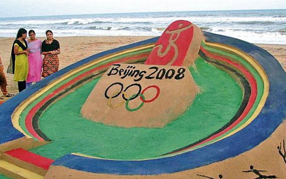 Olimpijskie symbole na indyjskiej plaży