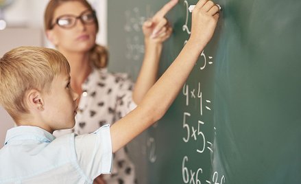 Deficyt nauczycieli, szkoły muszą zatrudniać osoby bez kwalifikacji