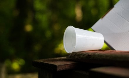 Polscy studenci niewiele wiedzą o mikroplastiku w żywności