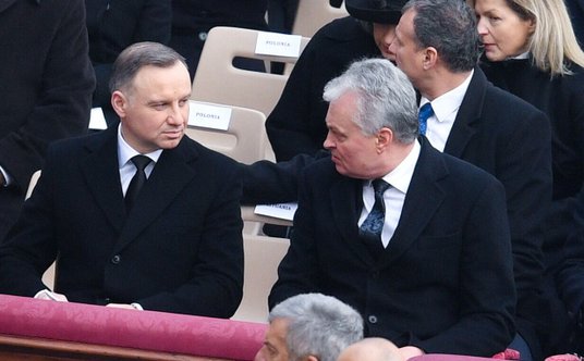 Prezydent Andrzej Duda podczas uroczystości pogrzebowych emerytowanego papieża Benedykta XVI w Watyk