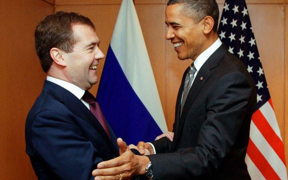 Podczas spotkania z prezydentem Rosji w Japonii Obama podkreślał, że przeforsowanie START-u jest pri