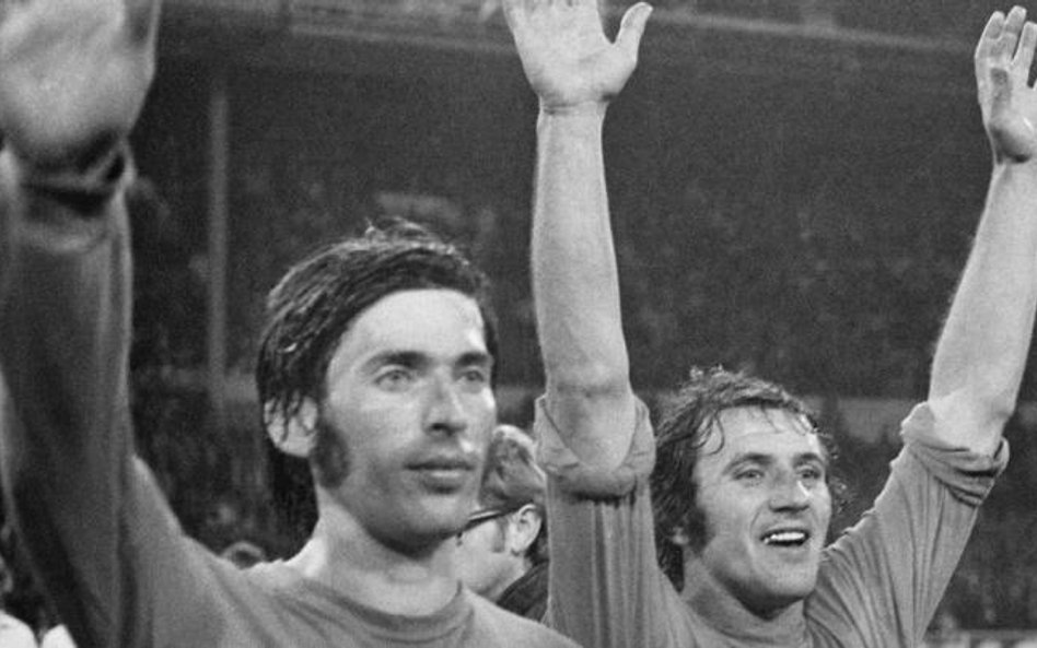 Kazimierz Deyna (z lewej) i Adam Musiał oraz ich koledzy z polskich klubów wyrzucili na Wembley Angl