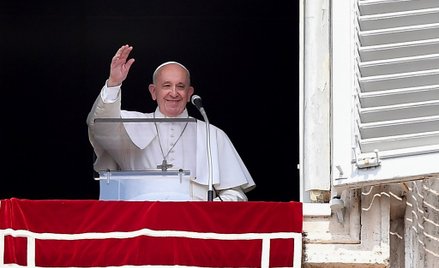 Papież Franciszek uratowany przez strażaków