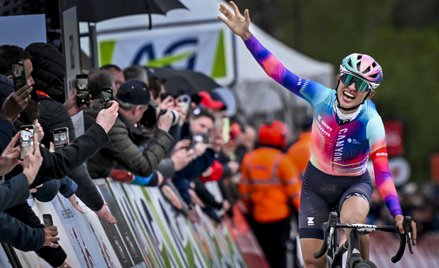 Katarzyna Niewiadoma na mecie wyścigu Walońska Strzała
