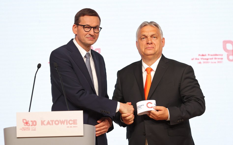 Mateusz Morawiecki i Viktor Orbán próbują wyciągnąć pieniądze z rosyjskich banków. Na razie z mizern