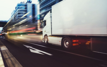 NIK: przeładowane ciężarówki rozjeżdżają drogi w miastach