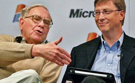 W wyniku kryzysu finansowego Warren Buffett (na zdjęciu z lewej) stracił aż 10 mld dol., Bill Gates 